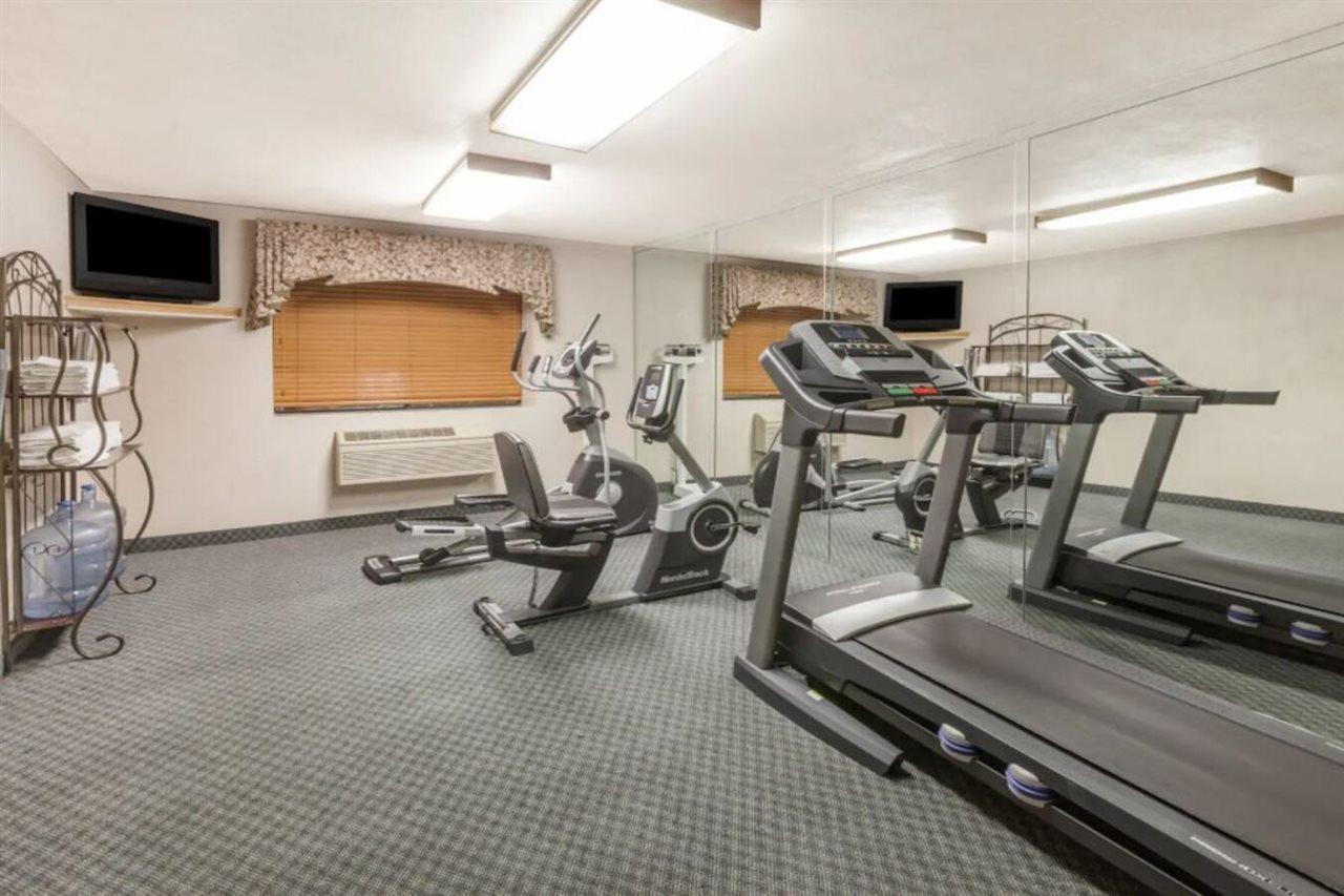 Ramada By Wyndham Oklahoma City Airport North Kültér fotó