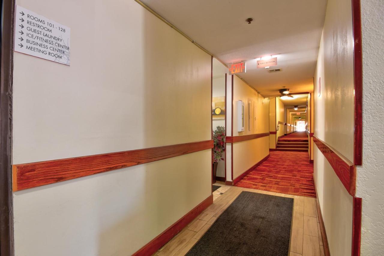 Ramada By Wyndham Oklahoma City Airport North Kültér fotó