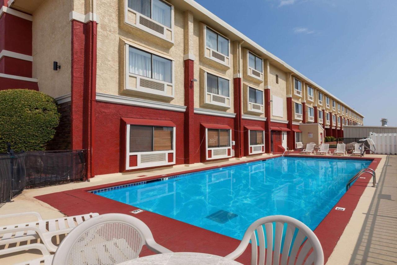Ramada By Wyndham Oklahoma City Airport North Kültér fotó